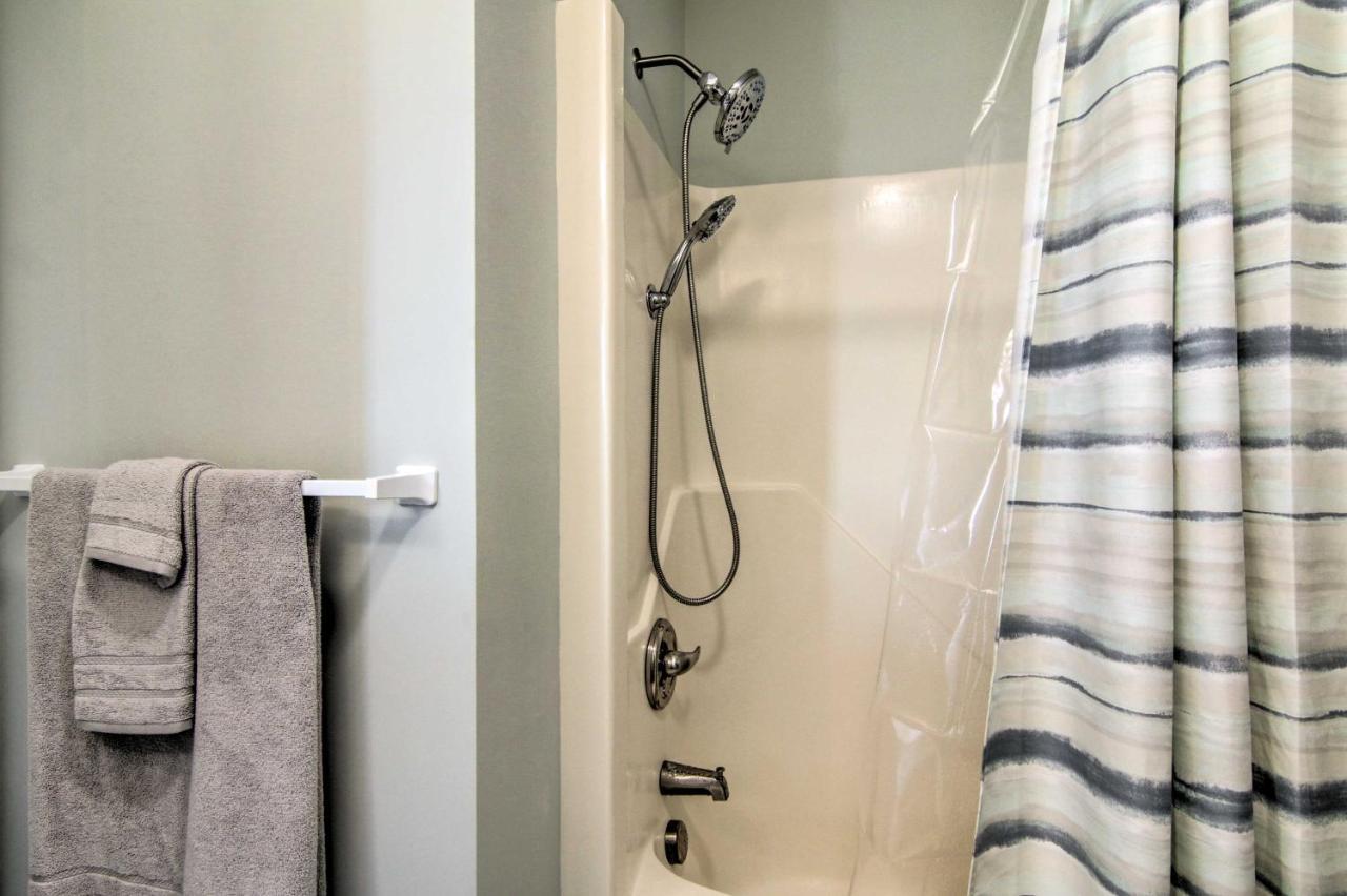 Airy Ocean City Condo On Canal Front With Deck! Extérieur photo